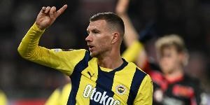 土媒：佛罗伦萨联系哲科经纪人尝试免签，球员首选留在费内巴切