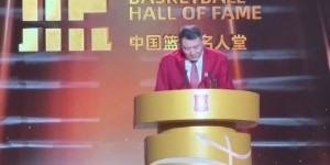 名人堂演讲幽默调侃！刘玉栋to巩晓彬：酒量也差点意思 祝贺