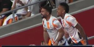 怒喷裁判！卡瓦哈尔在替补席爆粗：厚颜无耻，XX养的！